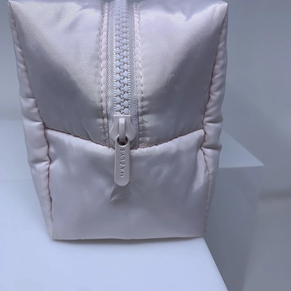 Maelys Light Pink Zipper Close Cosmetic Bag New *Flaw